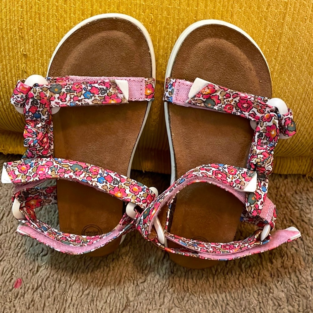 Girls sandals brand new never worn